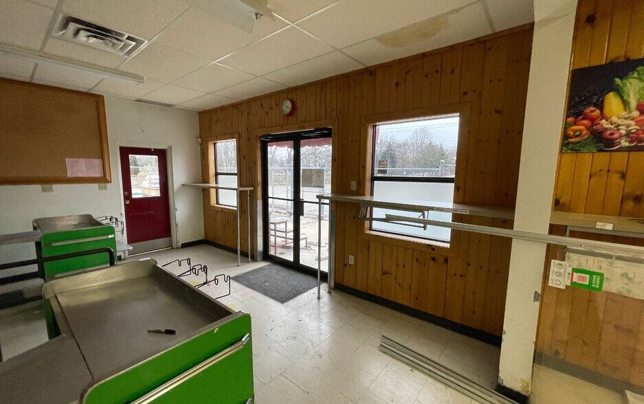 More Photos Of 537 Ontario St, St Catharines Supermarket For Sale