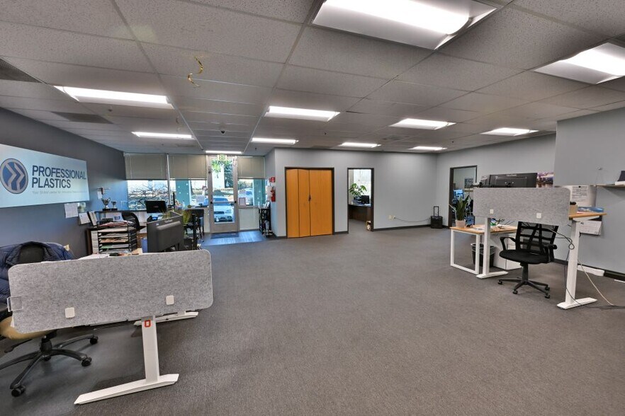 More Photos Of 19801-19899 SW 95th Ave, Tualatin Warehouse For Lease