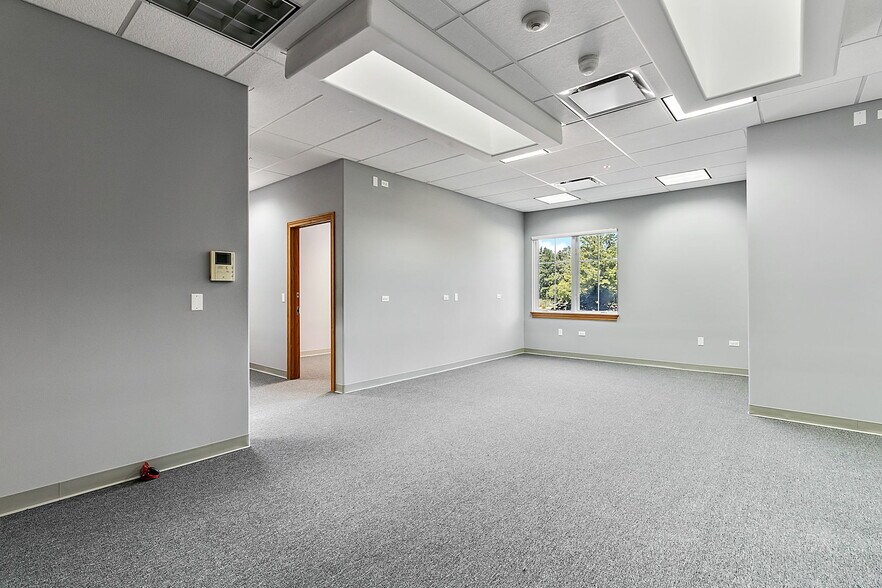 More Photos Of 1452 Merchant Dr, Algonquin Medical For Sale