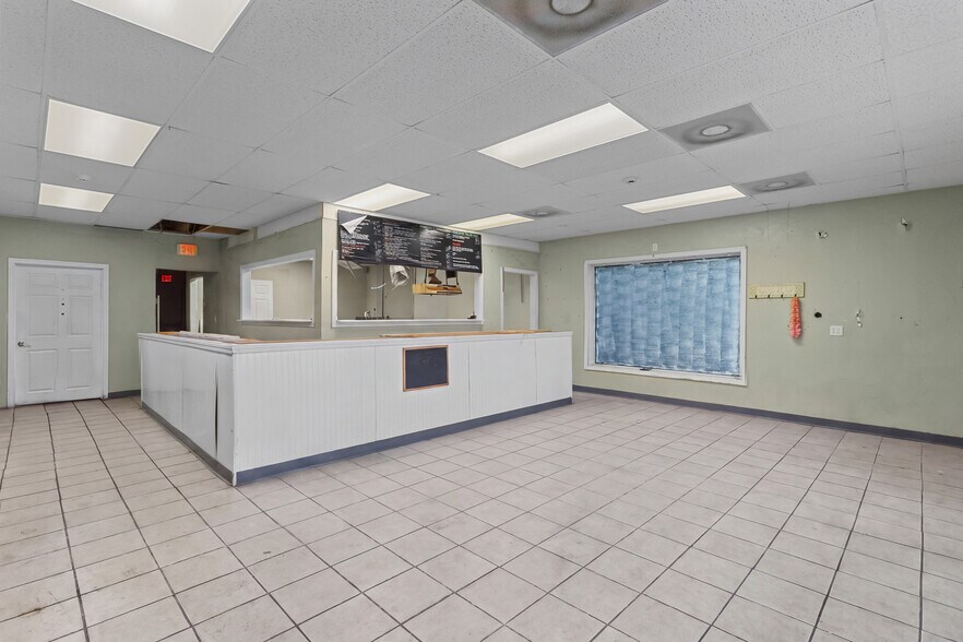 More Photos Of 184 W Main St, Dudley Freestanding For Sale