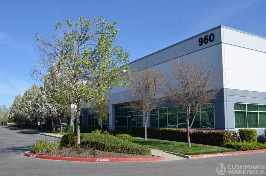More Photos Of 960 Riverside Pky, West Sacramento Warehouse For Lease