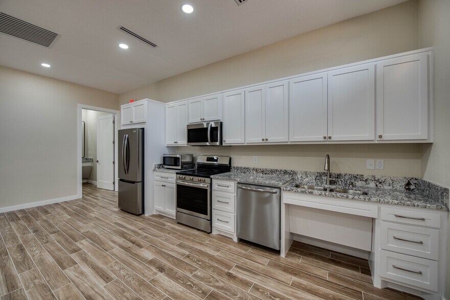 More Photos Of 1808 N FM 1788, Midland Warehouse For Lease