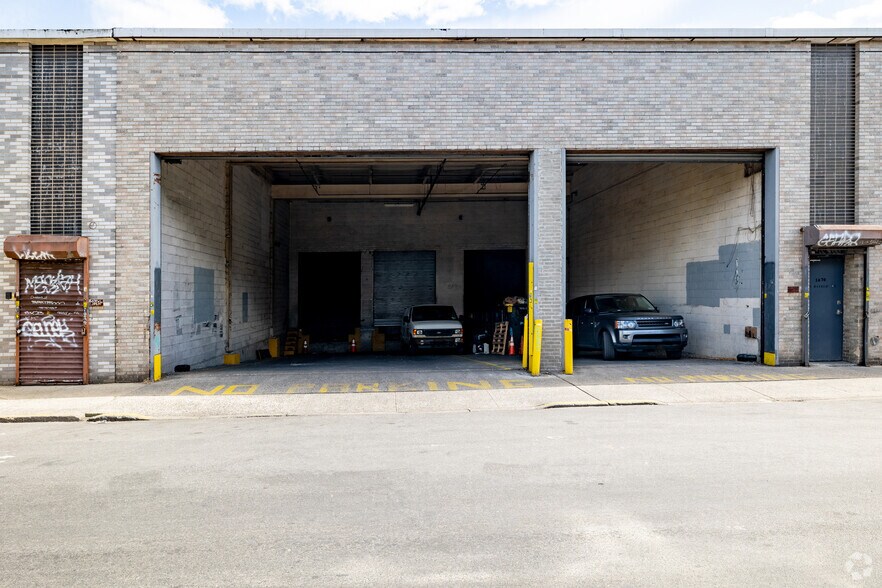 More Photos Of 16-70 Weirfield St, Ridgewood Warehouse For Lease