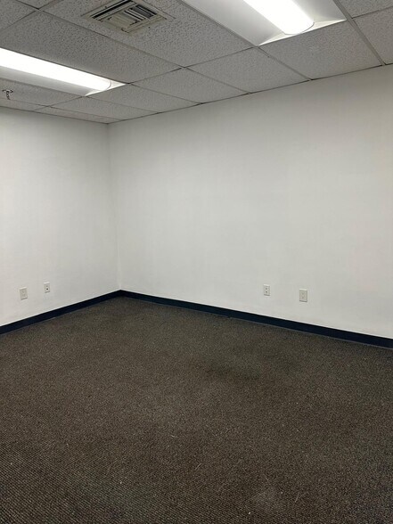 More Photos Of 1701-1739 NW 79th Ave, Doral Warehouse For Lease