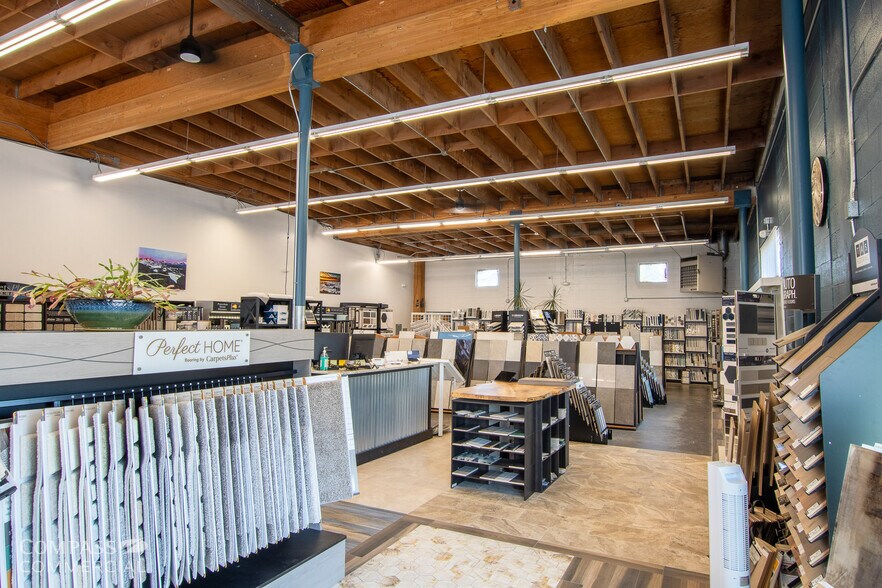 More Photos Of 798 NW 5th St, Redmond Storefront For Lease