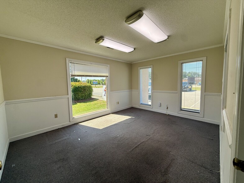 More Photos Of 2401-2411 S Charles Blvd, Greenville Office For Sale