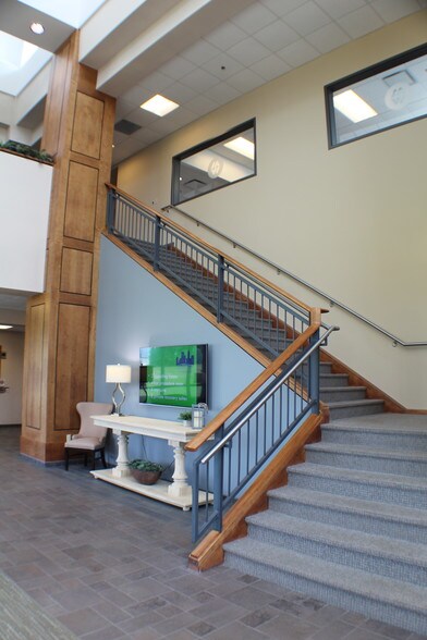 More Photos Of 6920 Gatwick Dr, Indianapolis Medical For Lease