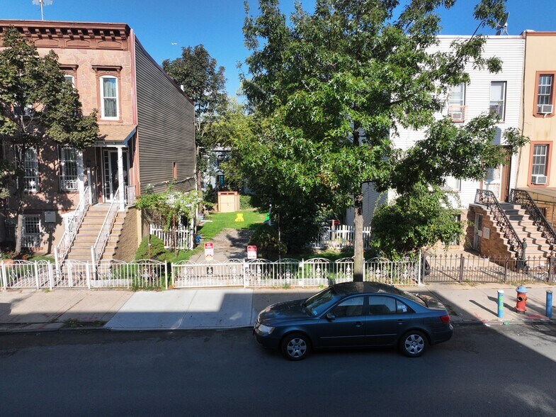 More Photos Of 117 Cooper St, Brooklyn Land For Sale