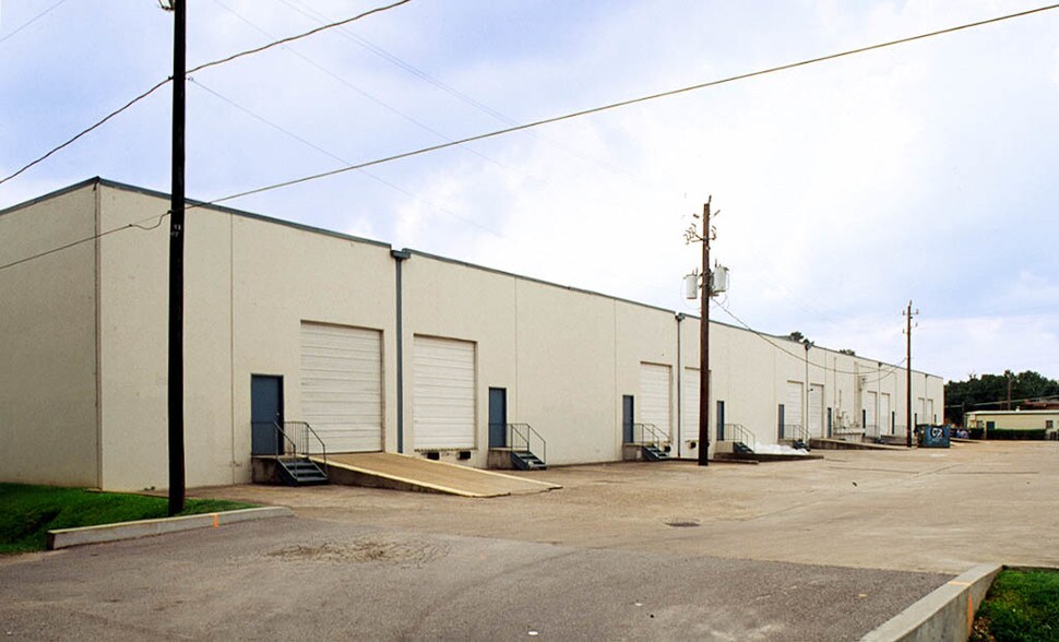 More Photos Of 4500 W 34th St, Houston Unknown For Lease