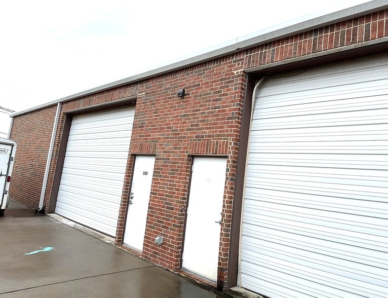 More Photos Of 211 Regency Dr, Wylie Light Manufacturing For Sale