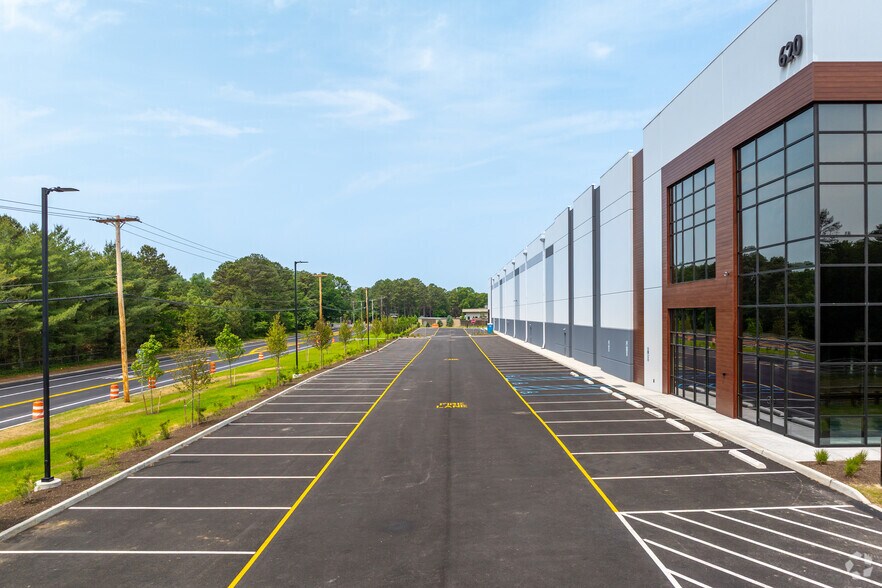 More Photos Of 620 W Commodore Boulevard, Jackson Distribution For Lease