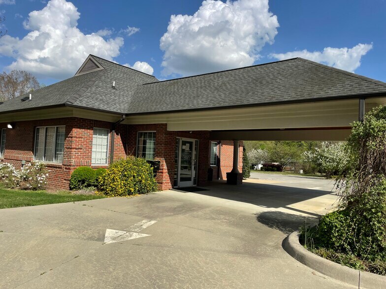 More Photos Of 1611 Flora Ave, Burlington Healthcare For Lease