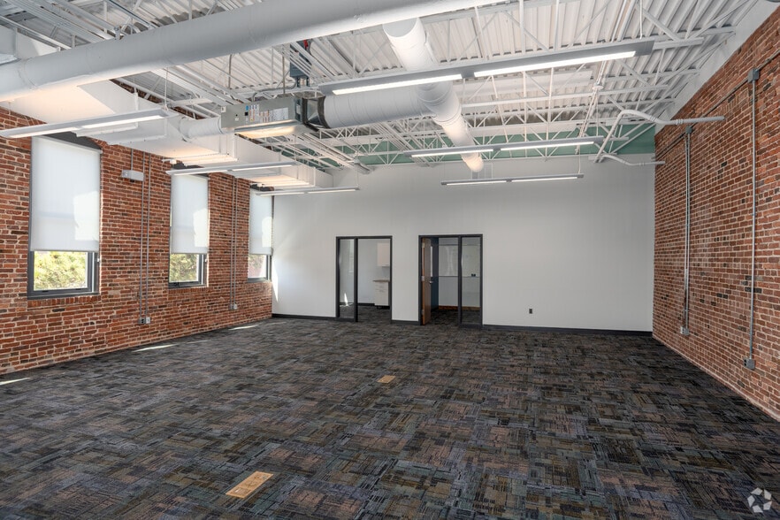 More Photos Of 180 W Ostend St, Baltimore Office For Lease