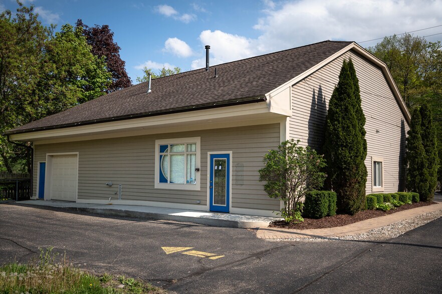 More Photos Of 3048 W Clarkston Rd, Lake Orion Office Residential For Sale