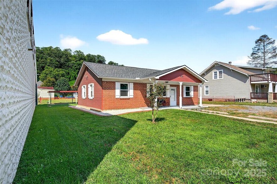 Primary Photo Of 262 Catawba Ave, Old Fort Office For Sale