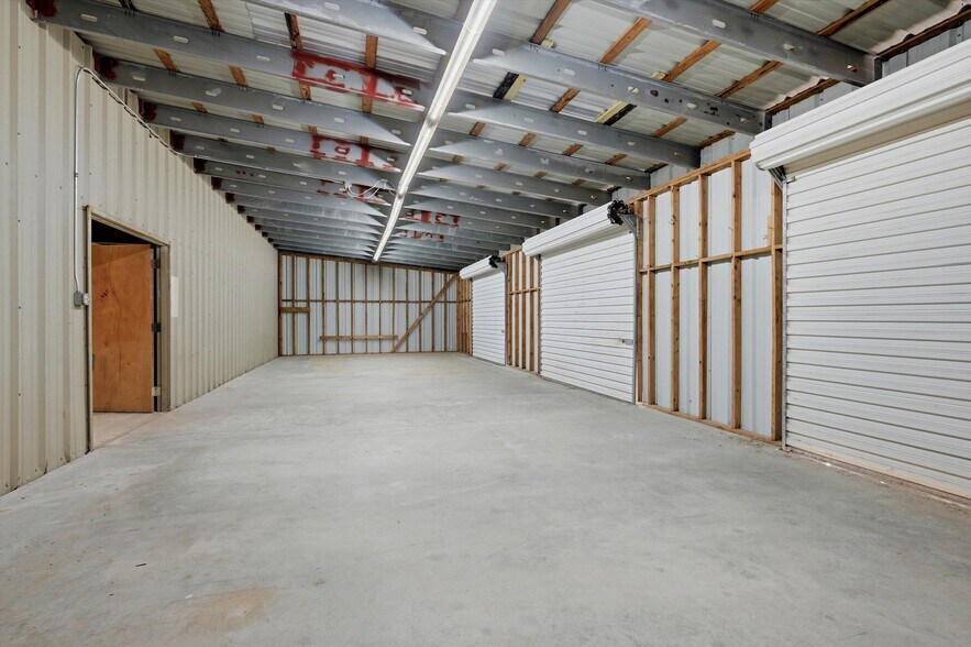 More Photos Of 224 E Cottage St, Sherman Warehouse For Sale