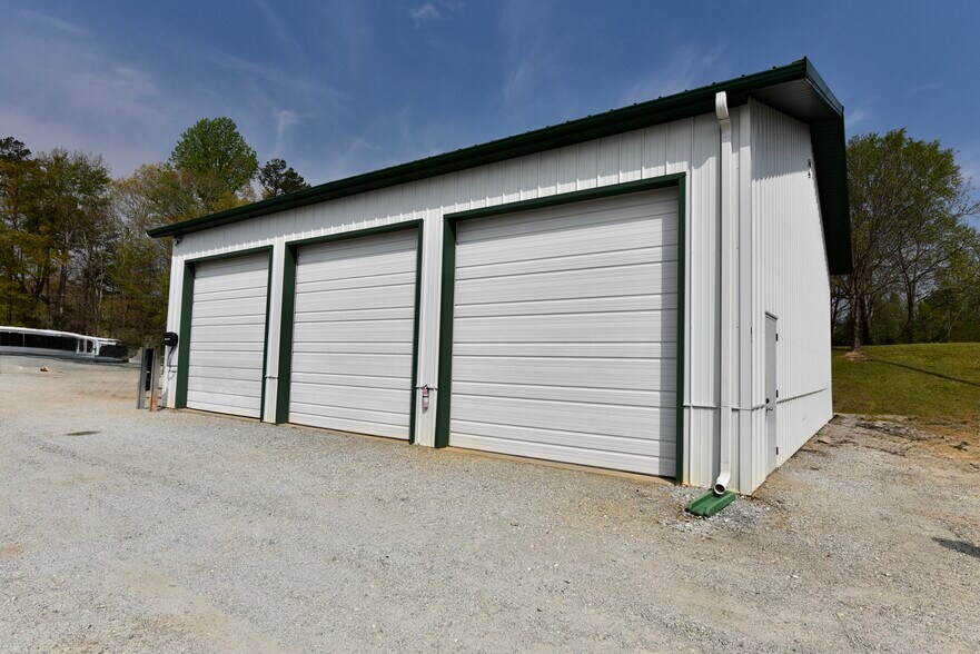 More Photos Of 187 Boone Creek Rd, Salem Specialty For Sale