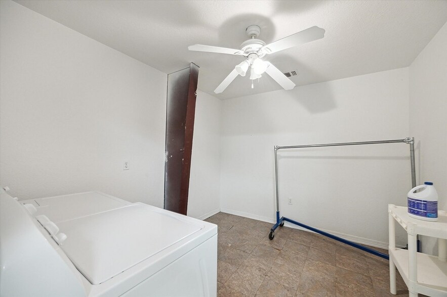 More Photos Of 920 Front St, Columbus Warehouse For Sale