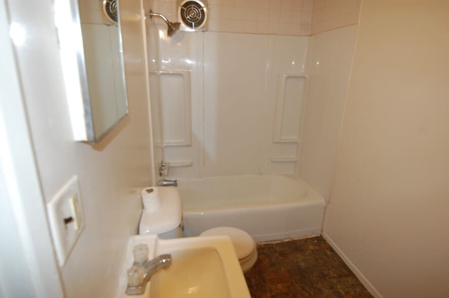 More Photos Of 1100 Arthur St, Iowa City Apartments For Sale