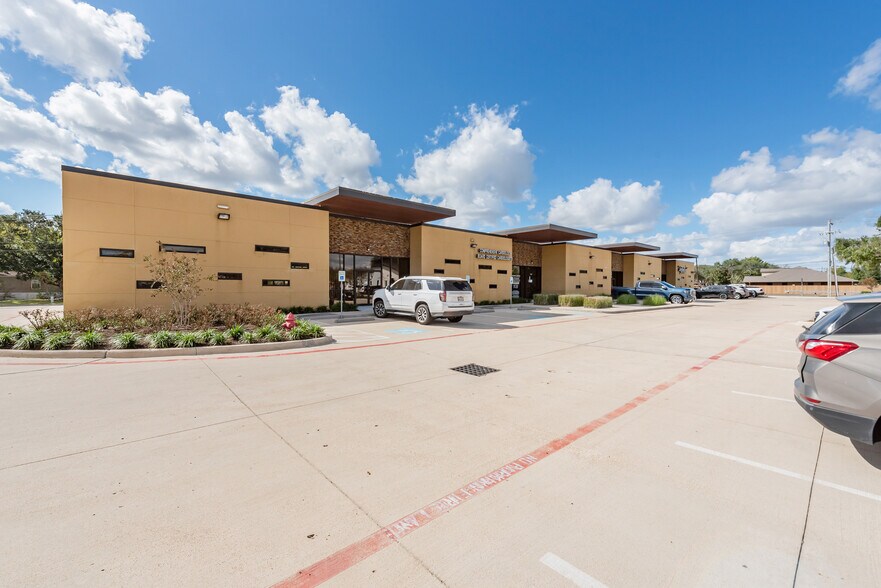 More Photos Of 107-113 Woodlawn Dr, Friendswood Medical For Lease