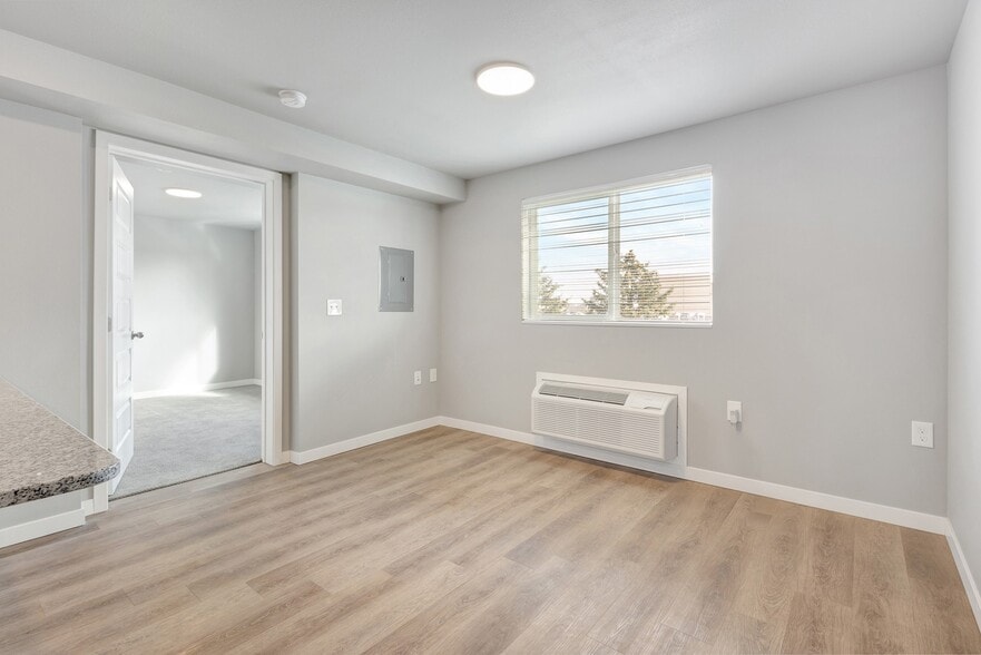 More Photos Of 1525 W Havens Ave, Mitchell Apartments For Lease