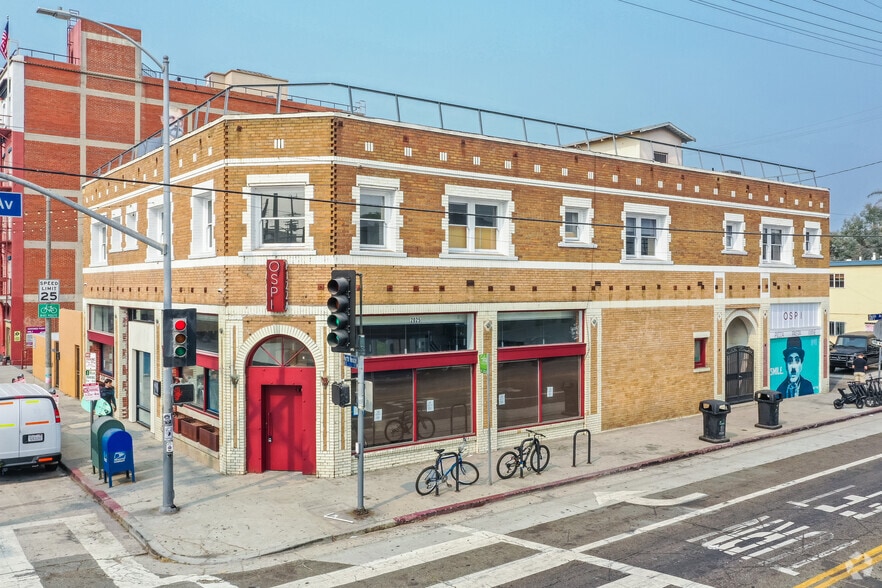 Primary Photo Of 2017 Pacific Ave, Venice Storefront Retail Office For Lease