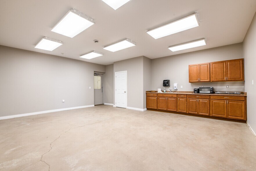 More Photos Of 260 Centre St, Petrolia Warehouse For Sale