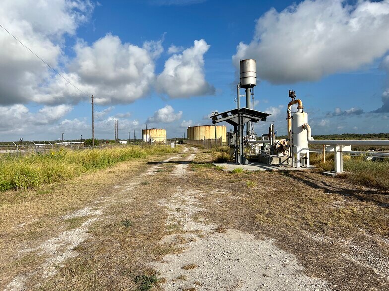 More Photos Of 1603 N State Highway 35, Aransas Pass Chemical Oil Refinery For Sale