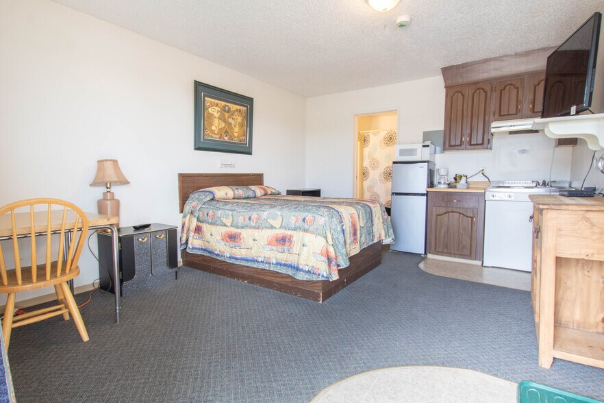 More Photos Of 5416 49th Ave, Rycroft Hotel For Sale
