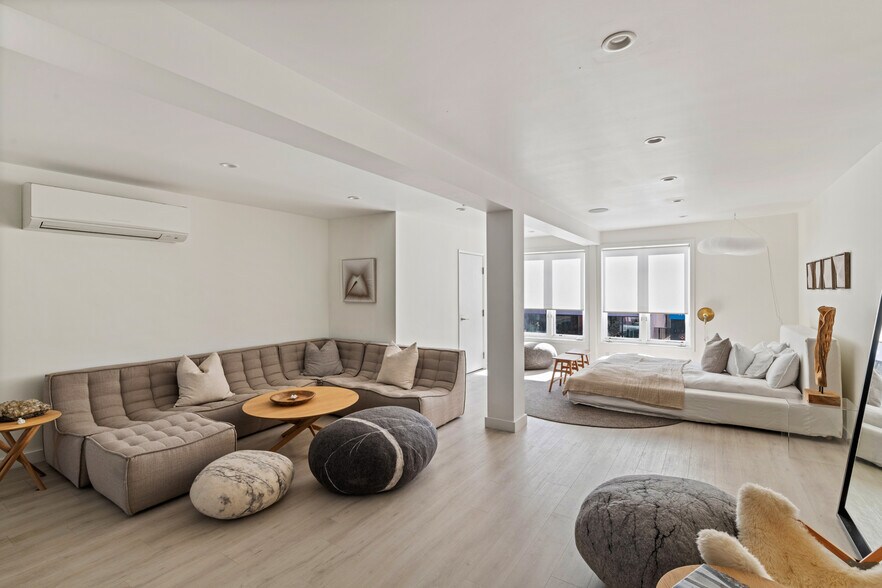 More Photos Of 1423 Abbot Kinney Blvd, Venice General Retail For Sale