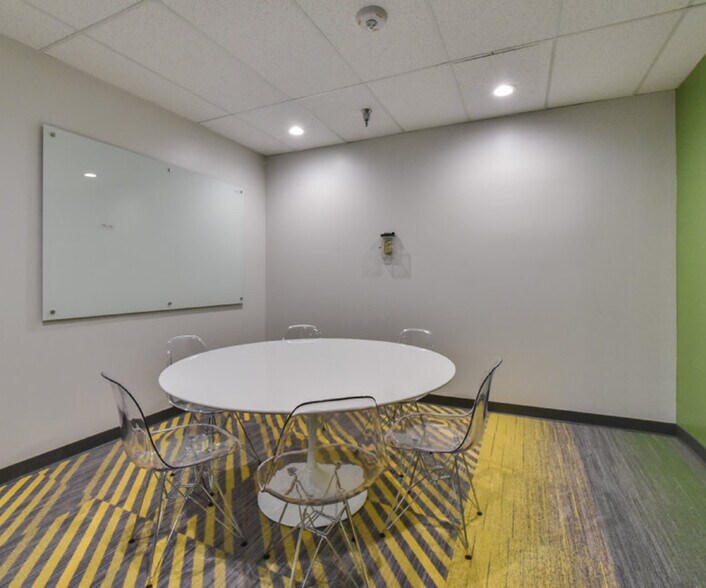 More Photos Of 2300 Valley View Ln, Irving Office For Lease