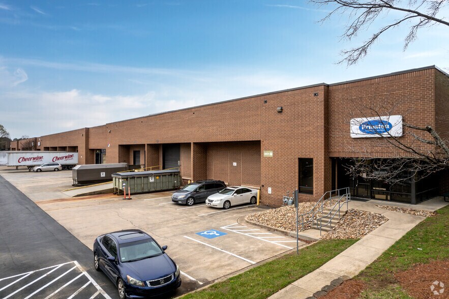 More Photos Of 3801 Woodpark Blvd, Charlotte Warehouse For Lease