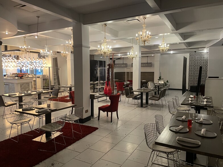 More Photos Of 10 W Hubbard St, Chicago Loft Creative Space For Lease