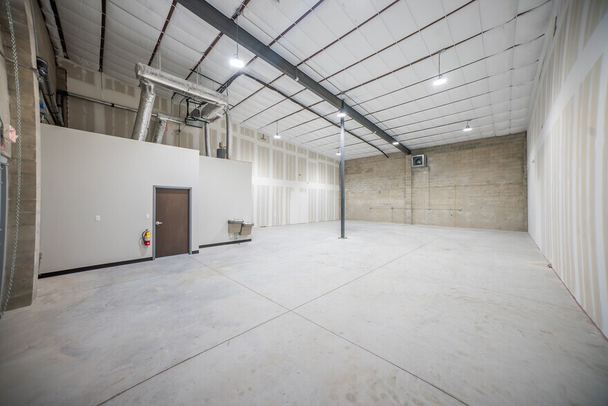 More Photos Of 11201 49th St N, Clearwater Unknown For Lease