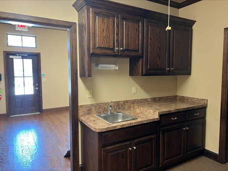 More Photos Of 1907 W 33rd, Edmond Medical For Lease