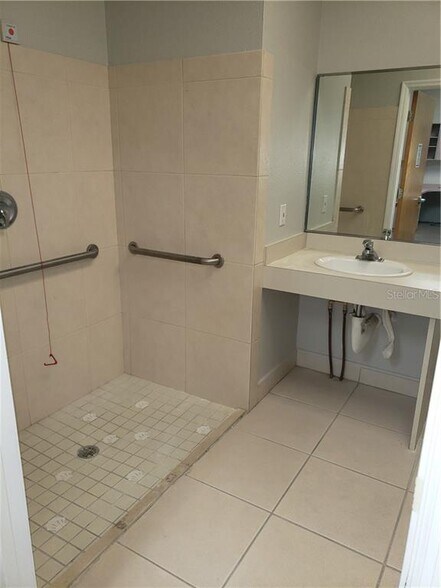 More Photos Of 616 E St, Clearwater Medical For Sale