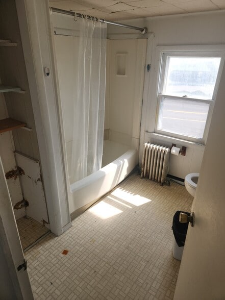 More Photos Of 920 N Salisbury Blvd, Salisbury Storefront Retail Residential For Sale