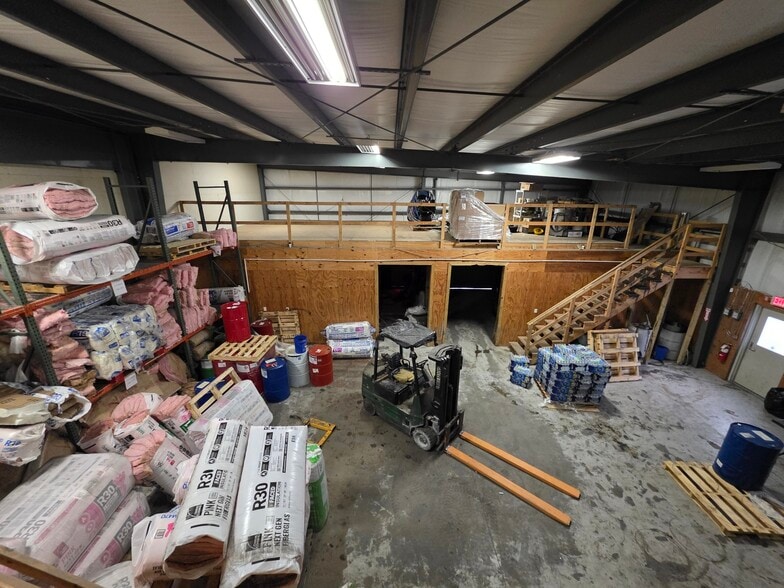 More Photos Of 2050 Old Bailey Rd, Ridgeland Showroom For Lease