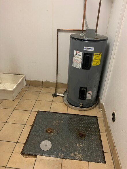 More Photos Of 830 E Kensington Rd, Arlington Heights Freestanding For Lease