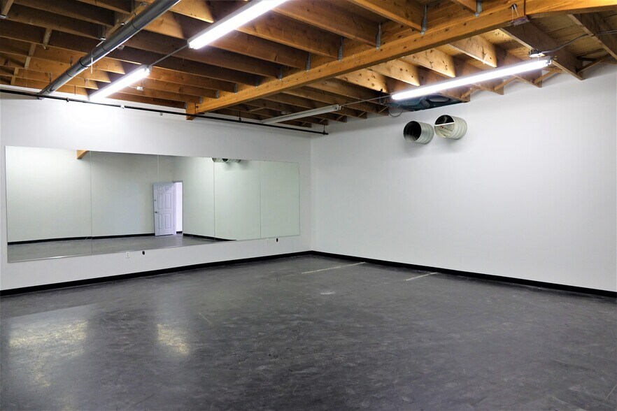 More Photos Of 10575-10583 115th St, Edmonton Health Club For Lease