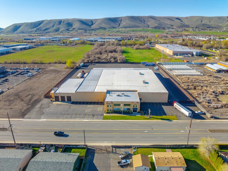 More Photos Of 94 W Valley Mall Blvd, Union Gap Distribution For Sale