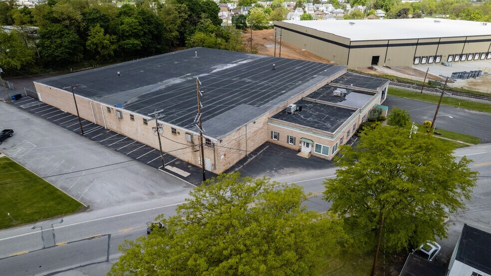 More Photos Of 300 N Sherman St, York Manufacturing For Lease
