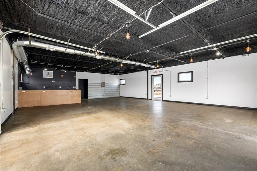 More Photos Of 216 E Poplar St, Rogers Loft Creative Space For Lease