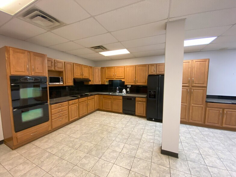 More Photos Of 11918 Adel Rd, Houston Warehouse For Lease