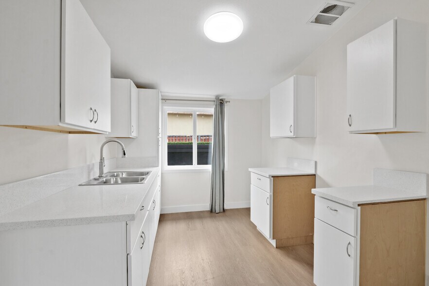 More Photos Of 609 W E St, Wilmington Apartments For Sale