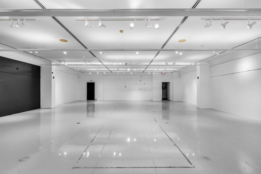 More Photos Of 721 Collins Ave, Miami Beach Storefront For Sale