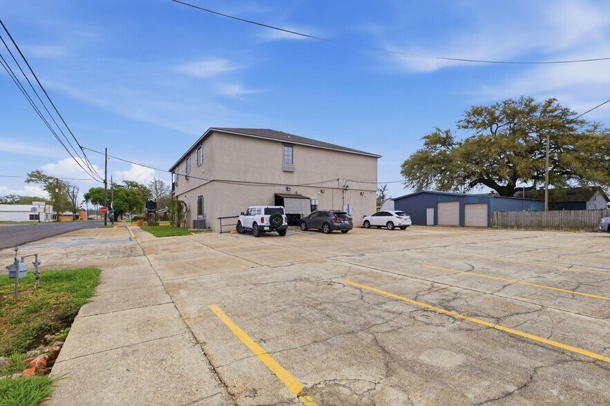 More Photos Of 233 Arthur Ave, Lake Arthur Hotel For Sale