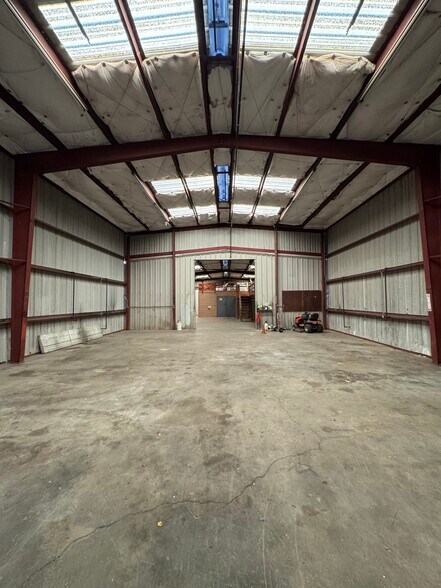 More Photos Of 1117 Joseph St, Shreveport Flex For Lease