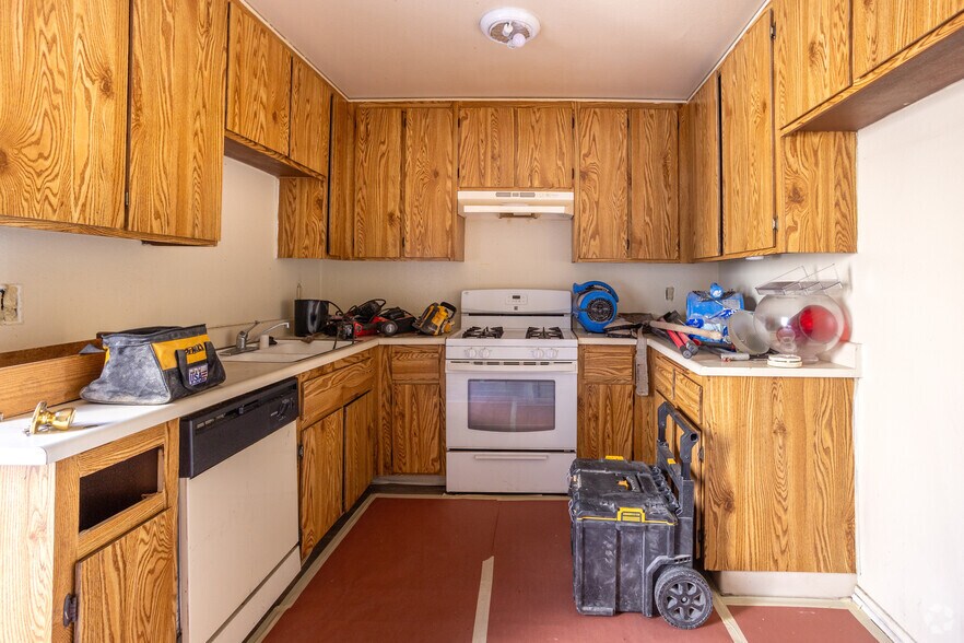 More Photos Of 7246 Petrol St, Paramount Apartments For Sale