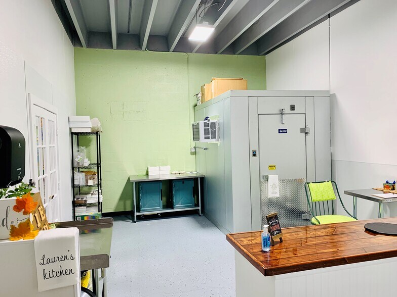 More Photos Of 1211 Okeechobee Rd, West Palm Beach Flex For Lease